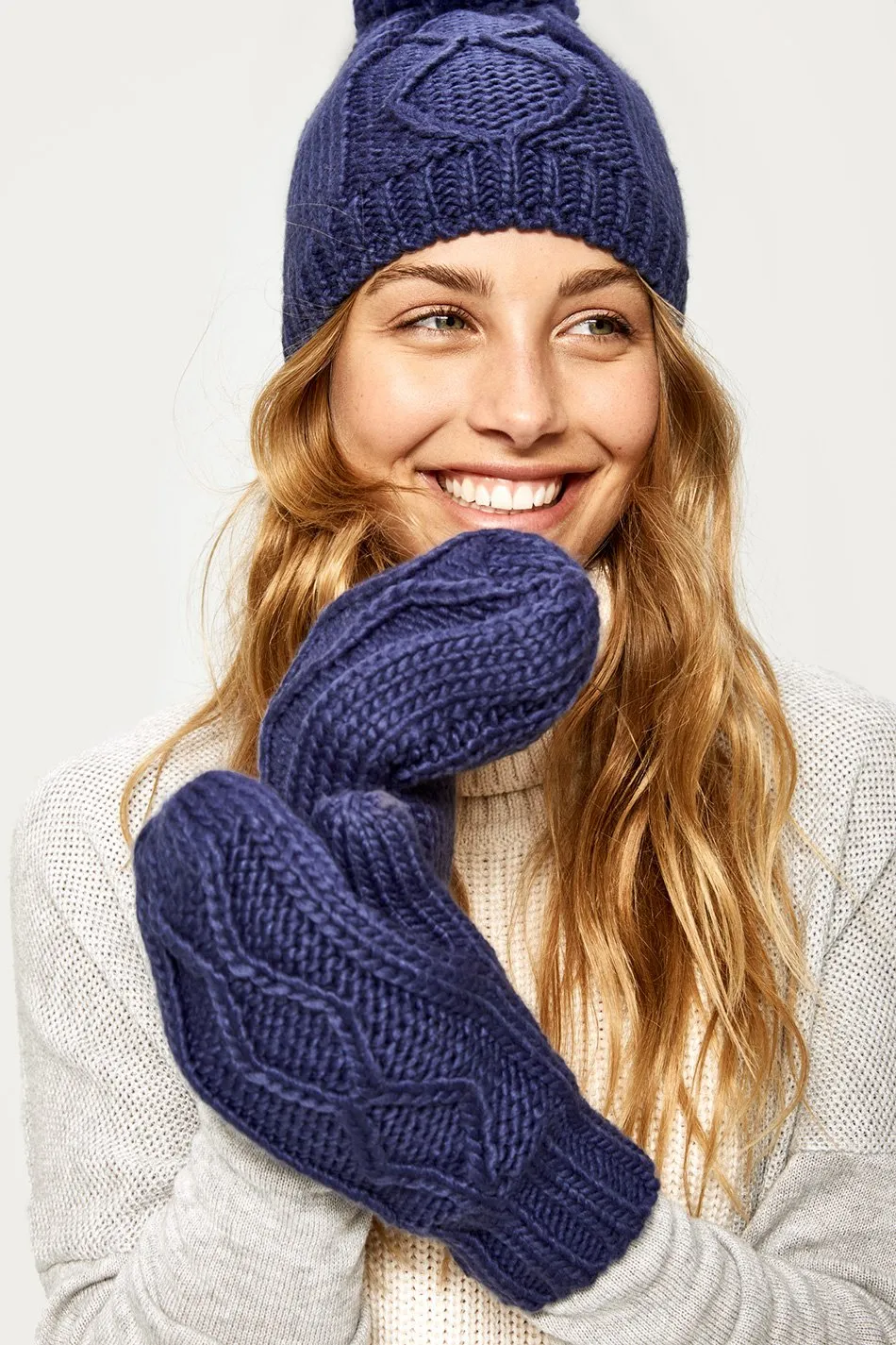 CHUNKY KNITWEAR MITTENS