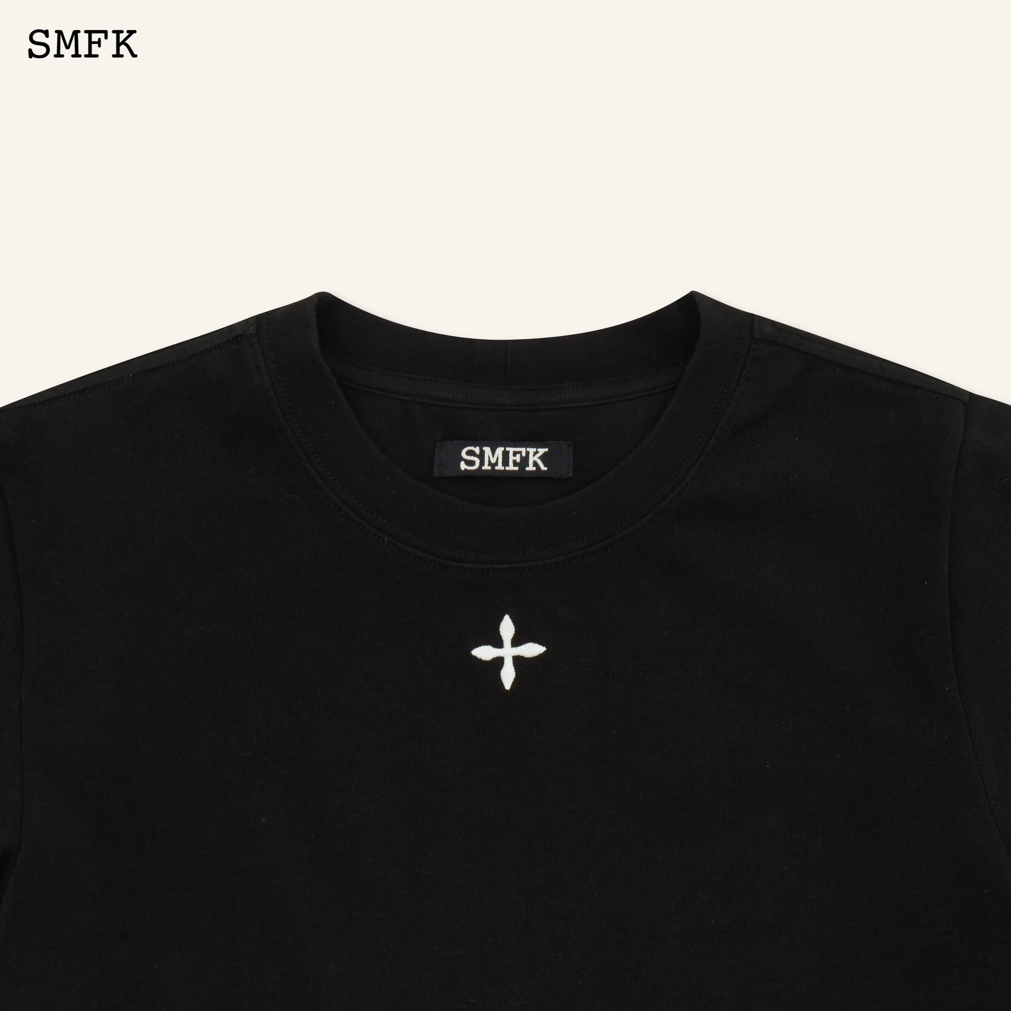 Compass Hug Slim-Fit Tee In Black